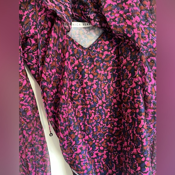 Veronica Beard beautiful top. Worn once - Picture 4 of 5